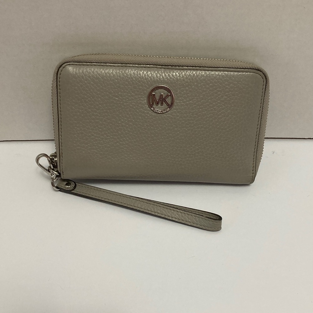 Michael Kors gray wristlet wallet phone clutch pebble taupe/gray MK logo